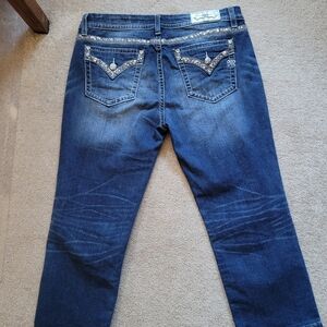 EXCELLENT CONDITION MISS ME MID RISE CROP JEANS SIZE 34